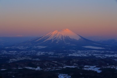 日本岩手火山的黎明