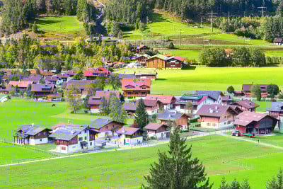 坎德斯特格，瑞士山地全景