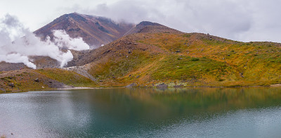 全景式高山植物秋叶在旭峰山，大松山国家公园，旭川，北海道，日本