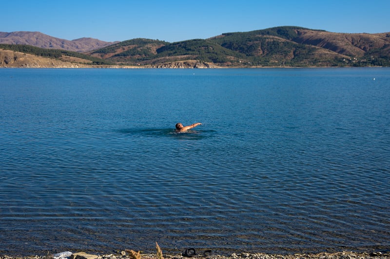 以拉齐格的哈扎尔湖(Elazığ)是该地区最重要的自然资产之一。