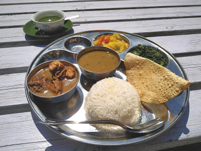 传统尼泊尔菜Dal Bhat