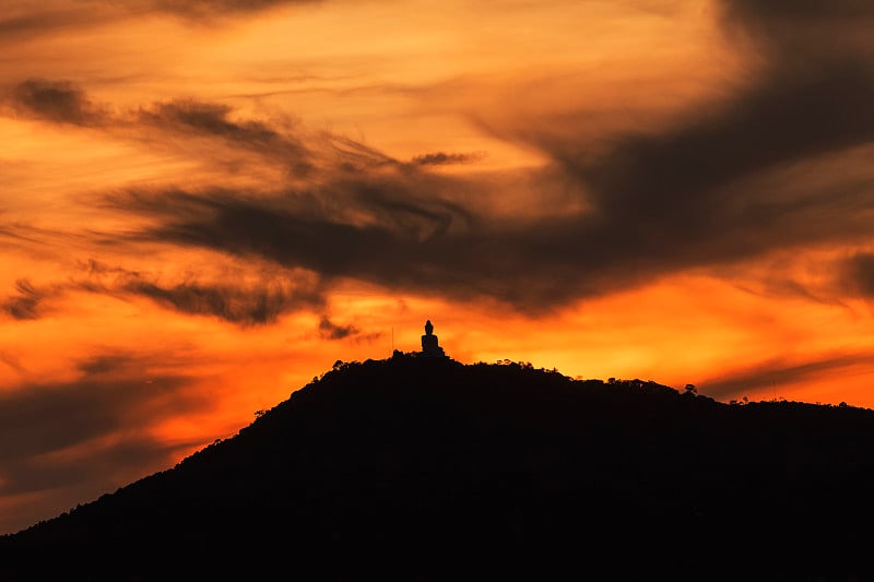 山上的大佛