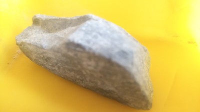 聚集在近距离。