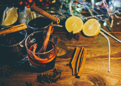 加热葡萄酒的杯子