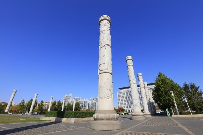 图腾柱建筑风景公园