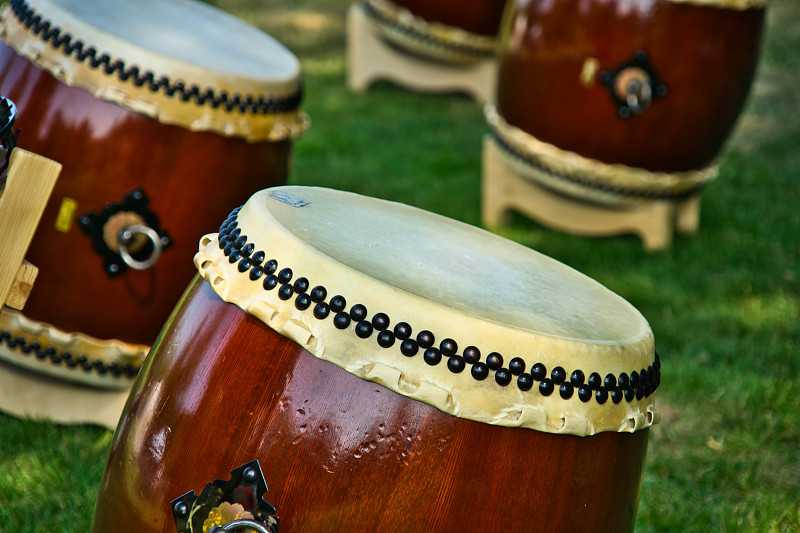 一个大型Taiko鼓传统日本鼓手的特写