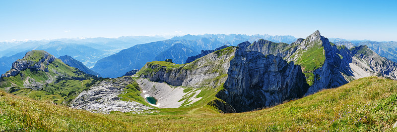 Rofan mountains全景通过ferrata路线，从左侧的Haidachstellwand峰