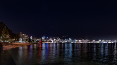 惠灵顿市和夜晚的海岸线