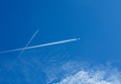 天空中的飞机