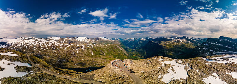 盖兰格峡湾和山脉的全景，达尔斯尼巴视角，挪威