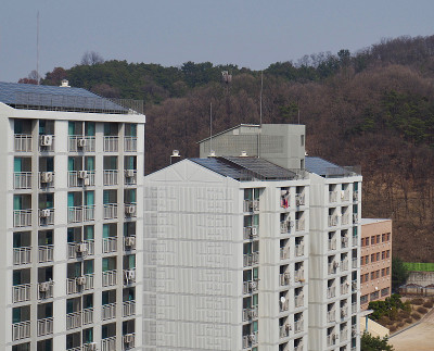 太阳能电池板安装在韩国清州城市公寓