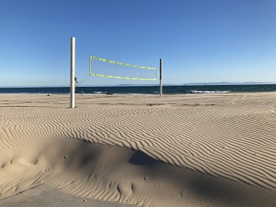 海风吹过排球网，吹过大海