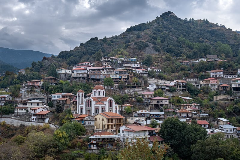 塞浦路斯尼科西亚地区的穆图拉山村特罗多斯山区。