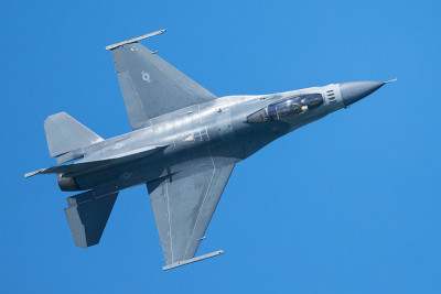 F-16战斗猎鹰非常近的俯视图