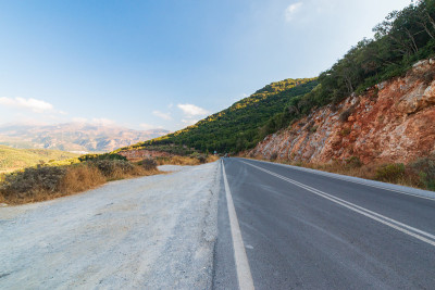 克里特岛的公路美景令人惊叹