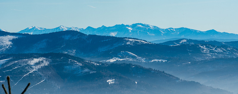 来自波兰Beskid Slaski山脉Magurka Wislanska山的Beskid Zywie