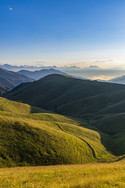 意大利北部格拉帕山附近的夏季景观