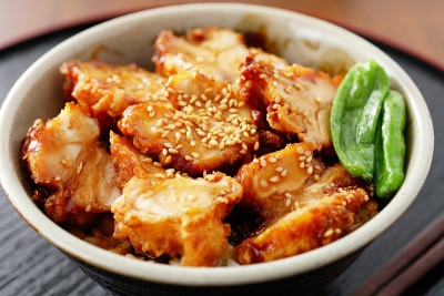 Tori Karaage堂。炸鸡饭碗。