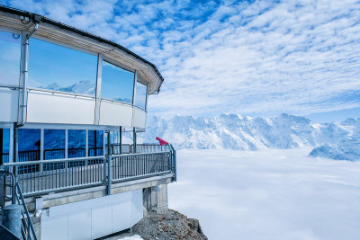 令人惊叹的雪山全景从希尔索恩，瑞士天际线