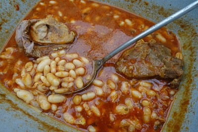 鲁比亚豆配羊肉炖锅，即食