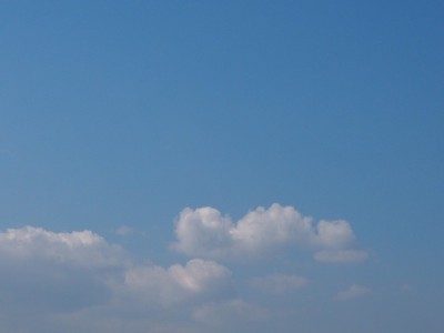 层层白云，蓝天，自然背景，优美的自然环境，书写空间