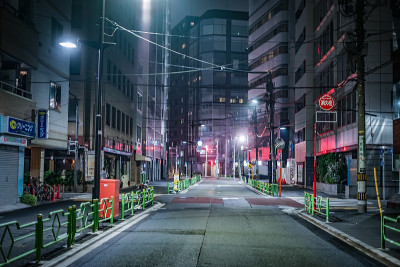 东京中央区的后街夜景