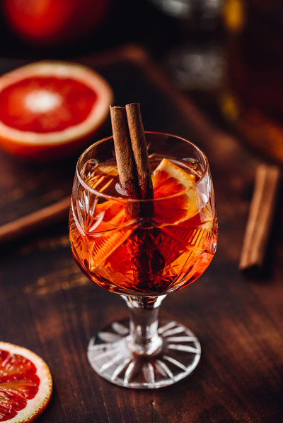 特写一杯威士忌酸鸡尾酒