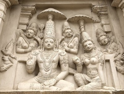 在印度泰米尔纳德邦坎奇普兰的历史Kanchi Kailasanathar寺庙的砂岩上雕刻的古代印度教