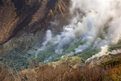富士火山大浪谷活跃的硫磺喷口