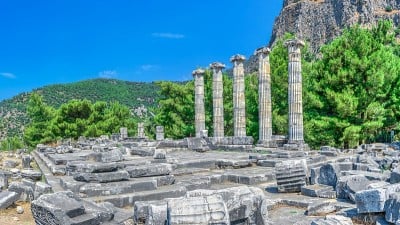 土耳其古代普里埃尼的雅典娜波利亚斯神庙
