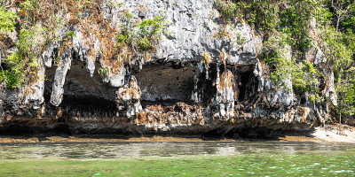 在绿岛海岸的岩石