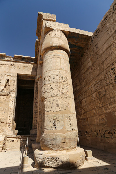 埃及卢克索的Medinet Habu神庙