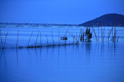 渔网在海边，日落时分在乡村