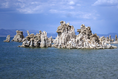 Tufas 和莫诺湖