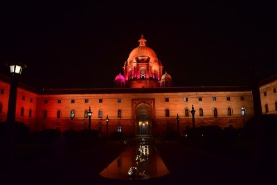 印度德里的Rashtrapati Bhawan五颜六色的夜景，著名的Rashtrapati Bhaw