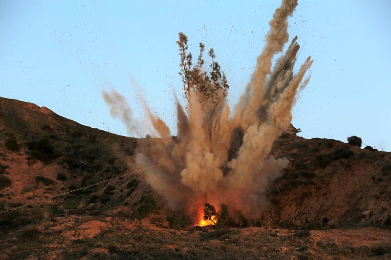 电影拍摄中炸弹的爆炸。