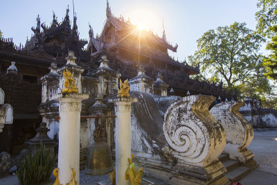 金殿寺(Shwenandaw Kyaung)