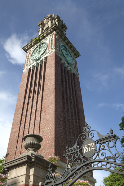 布朗大学