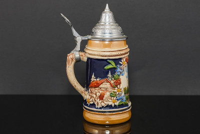 50年代德国啤酒杯纪念品的右边