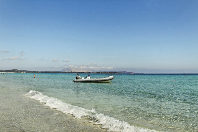 橙色的海湾海岸线。
