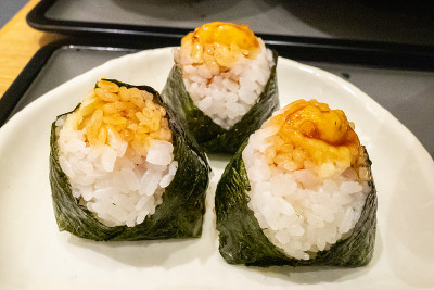 Tenmusu是虾天妇罗饭团。