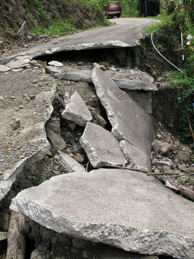 破碎的道路
