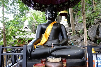 位于南邦的Doi Pu Yak地方的Wat Chaloem Phra Kiat Phrachomkl
