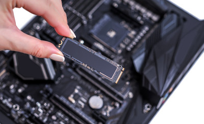 主板后台硬盘SSD m2。