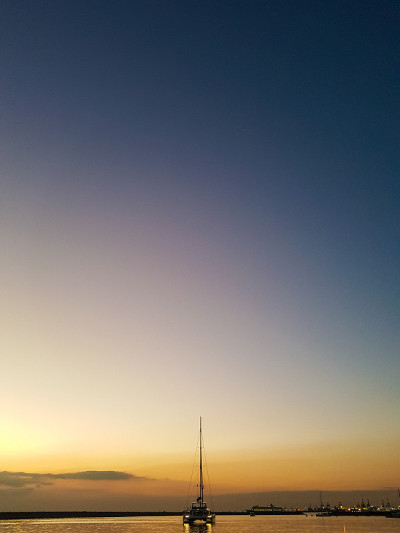 游艇和马尼拉湾的日落