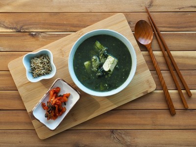 韩国菜辣椒素牡蛎豆腐汤