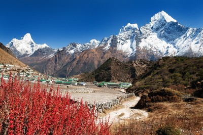 昆容村和美丽的喜马拉雅山