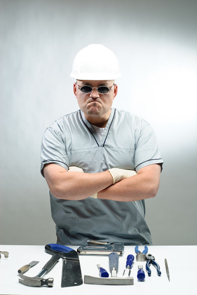 带着工具的疯狂医生