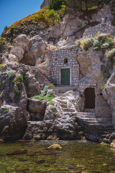 洛夫里耶纳克堡基地