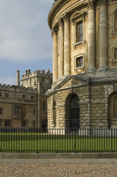 英国牛津大学拉德克利夫学院和布雷塞诺斯学院